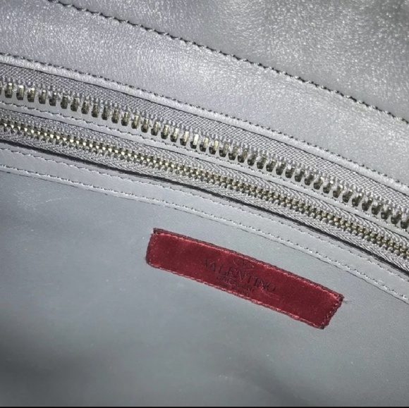 Valentino Garavani Runway Rockstud Grey Tote - Picture 5 of 8